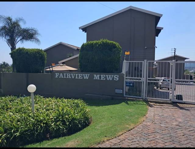 3 BEDROOM TOWNHOUSE FOR SALE IN WELTEVREDEN PARK
